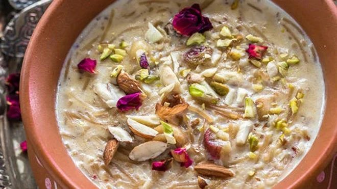 EID MUBARAK

Today is Bakri Eid. And along with the Gosht Biryani, a staple in Muslim homes today is the ‘sheer khurma’, a sweet milk, vermicelli and dry fruits preparation. #DidYouKnow the city’s Kon…