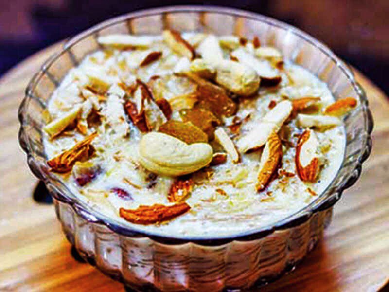 EID MUBARAK
Today is Bakri Eid. And along with the Gosht Biryani, a staple in Mumbai’s Muslim homes today is the ‘sheer khurma’, a sweet milk, vermicelli and dry fruits preparation. #DidYouKnow the ci…