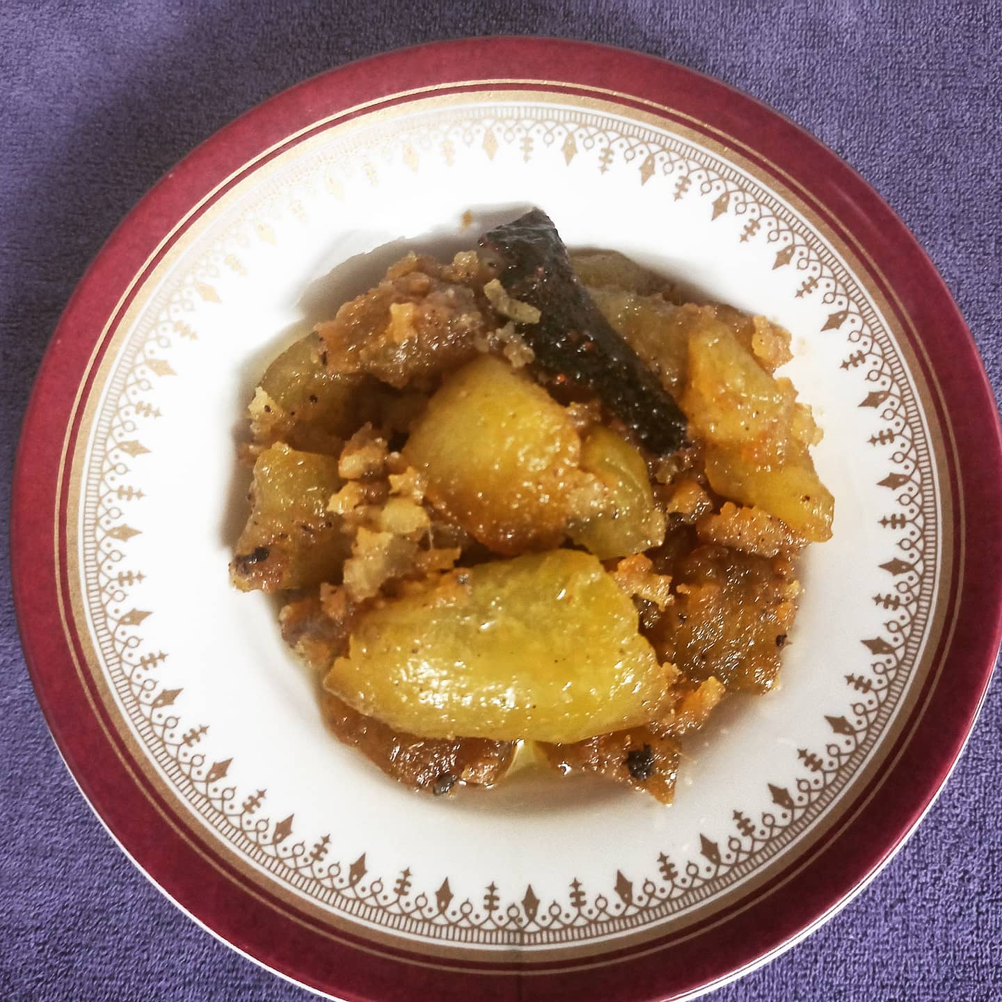 This Pandhrya Bhoplyachi Shaak is the best thing that could ever be done to a doodhi. And I say this after having all your halwas, pethas and koftas. 

Do not be misled by the shaak in its name. This …